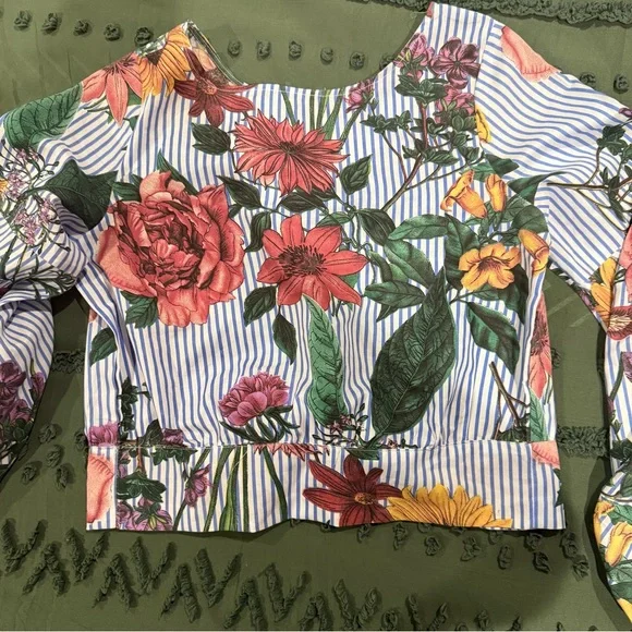 Jeuvre Floral and Stripes Balloon Sleeve Tie-Back Cropped Top - Picture 10 of 15